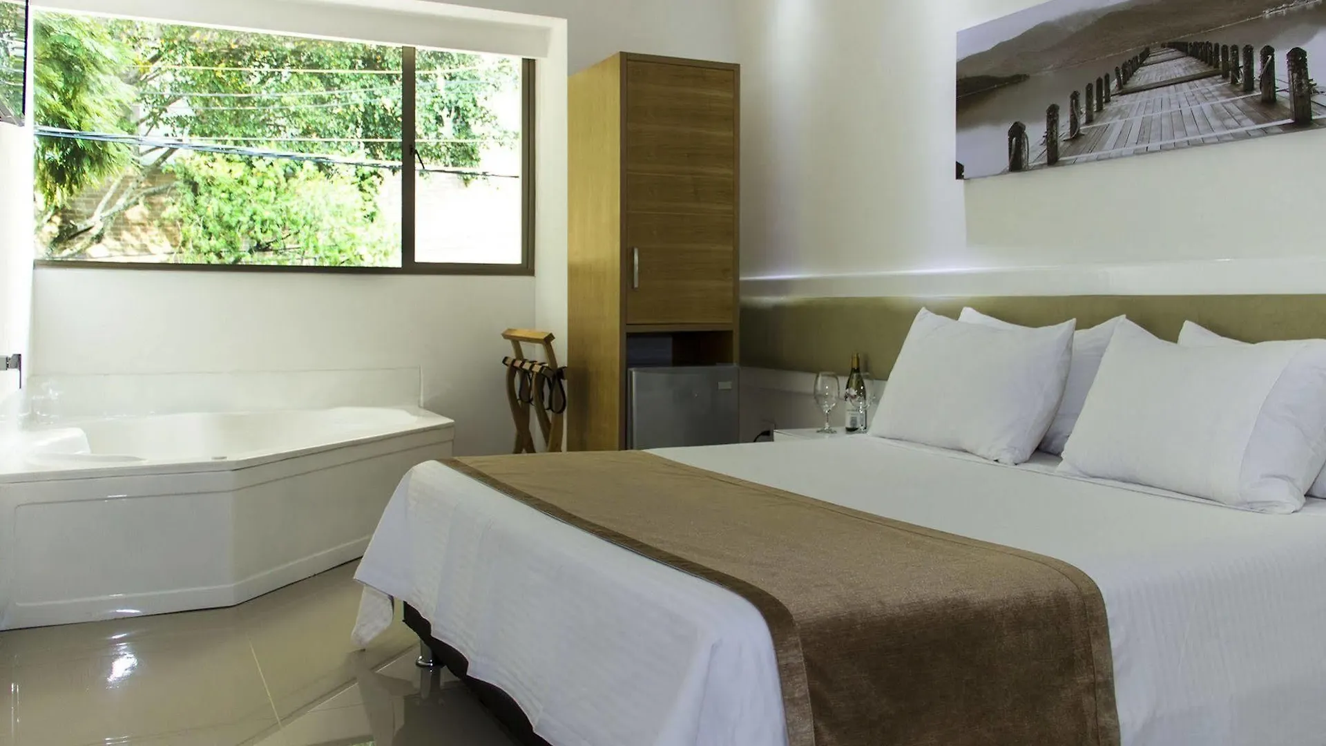 Hotel Zona A Medellin 3*,