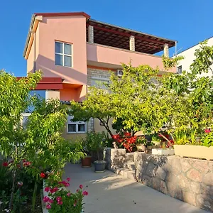 apartmani-tomic-seline-23244.hotelinzadar.com/